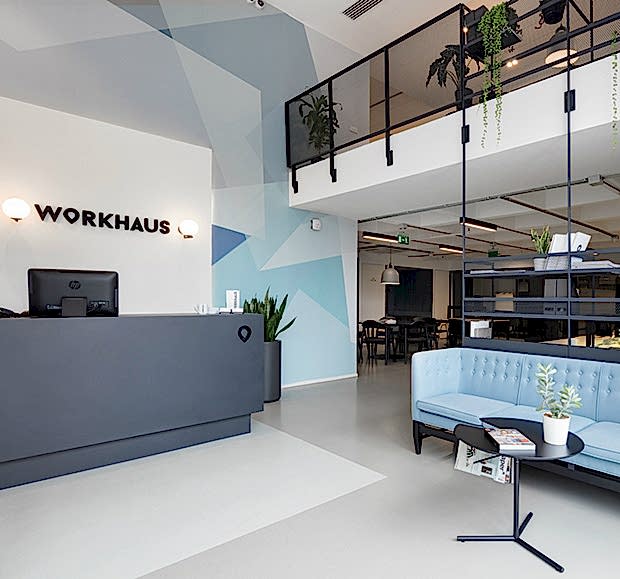 ><span>Workhaus tüm alt yapısı hazırlanmış bir ofis kompleksidir. Çalışmaya başlamak için bilgisayarınızı alıp gelmeniz yeterli, kahveniz masanızda sizleri bekliyor.</span><i>→</i>